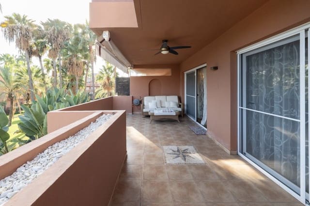 2 soveværelse Lejlighed til salg i Puerto Banus, Marbella med swimmingpool garage - € 800.000 (Ref: 9410840)