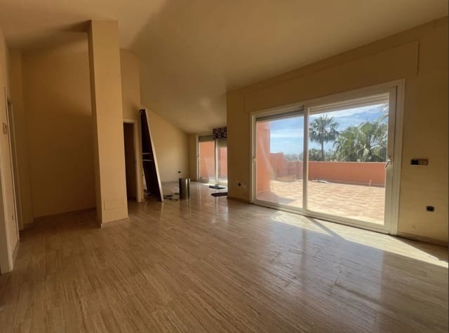 3 soveværelse Penthouse til salg i Puerto Banus, Marbella med swimmingpool garage - € 1.500.000 (Ref: 9410841)