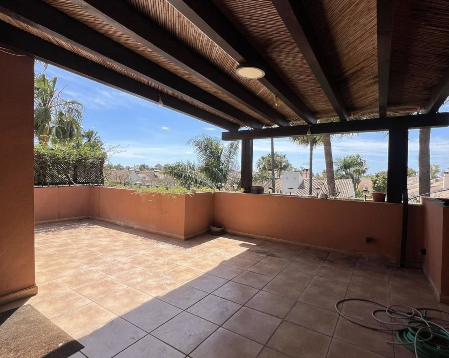 3 Zimmer Penthouse zu verkaufen in Puerto Banus mit Pool Garage - 1.500.000 € (Ref: 9410841)