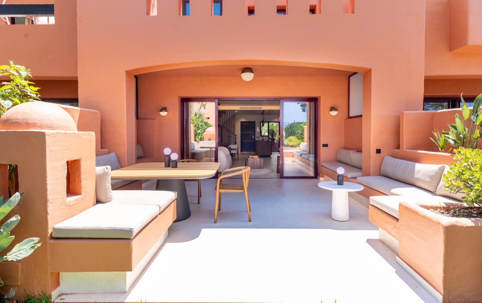 4 soveværelse Byhus til salg i Golden Mile med swimmingpool garage - € 1.995.000 (Ref: 9410842)