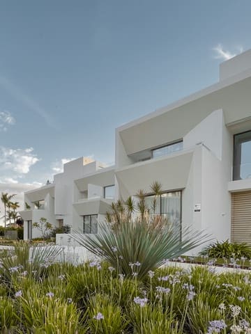 4 soveværelse Semi-Rækkehus til salg i Nueva Andalucia, Marbella med swimmingpool garage - € 4.900.000 (Ref: 9415748)