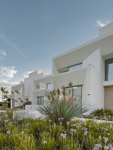 4 bedroom Semi-detached Villa for sale in Nueva Andalucia, Marbella with pool garage - € 4,900,000 (Ref: 9415748)