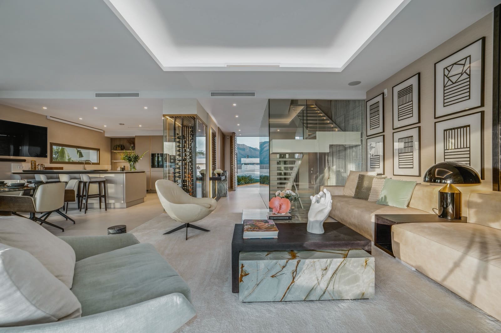 4 soveværelse Semi-Rækkehus til salg i Nueva Andalucia med swimmingpool garage - € 4.900.000 (Ref: 9415748)