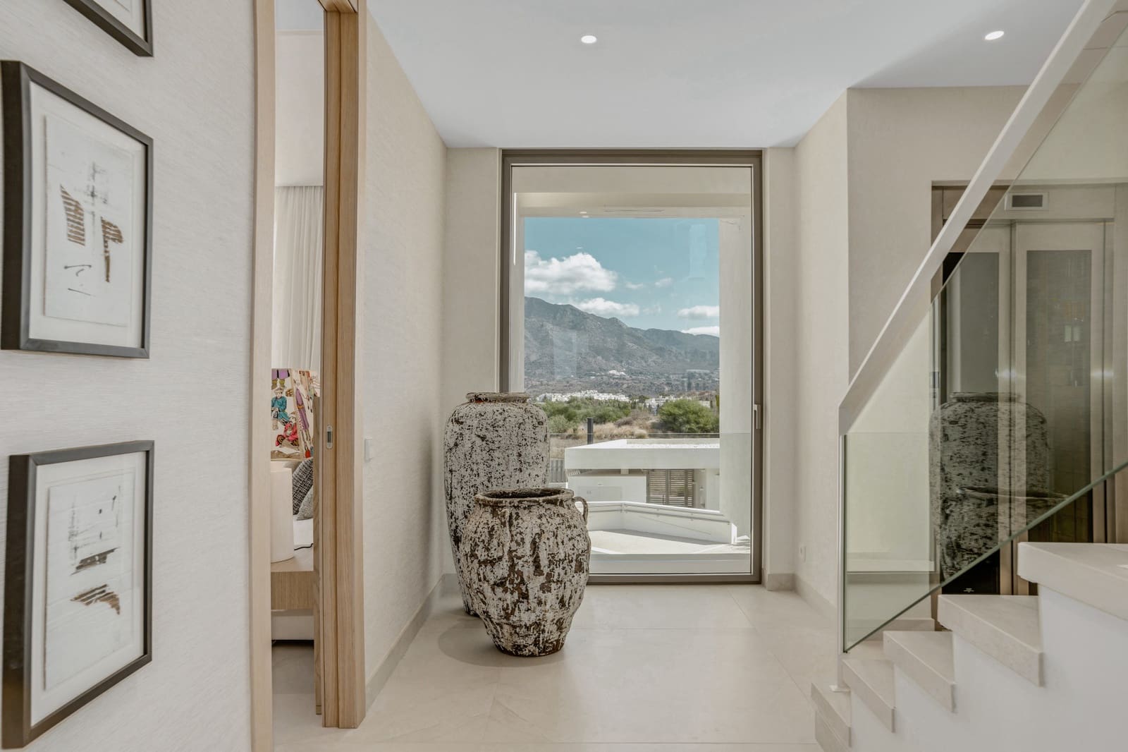 4 soveværelse Semi-Rækkehus til salg i Nueva Andalucia med swimmingpool garage - € 4.900.000 (Ref: 9415748)