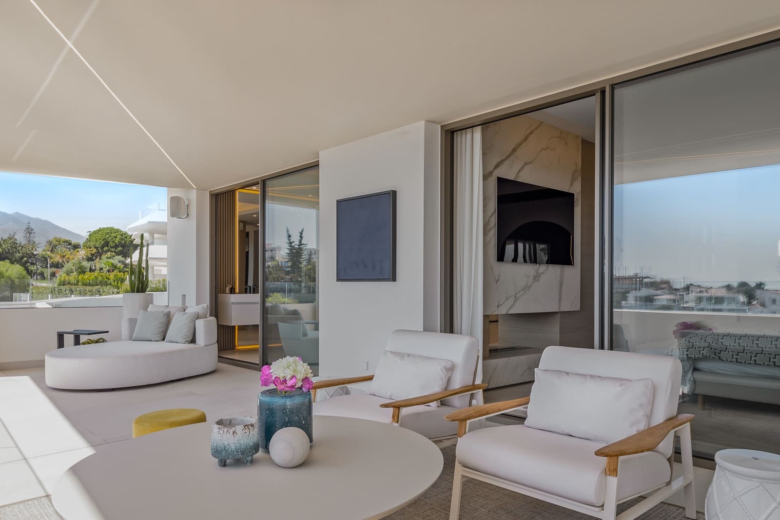 4 soveværelse Semi-Rækkehus til salg i Nueva Andalucia med swimmingpool garage - € 4.900.000 (Ref: 9415748)