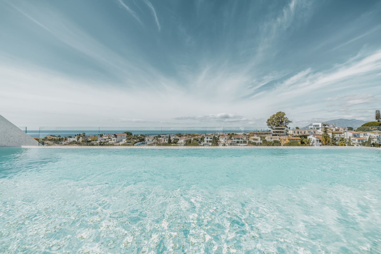 4 soveværelse Semi-Rækkehus til salg i Nueva Andalucia med swimmingpool garage - € 4.900.000 (Ref: 9415748)