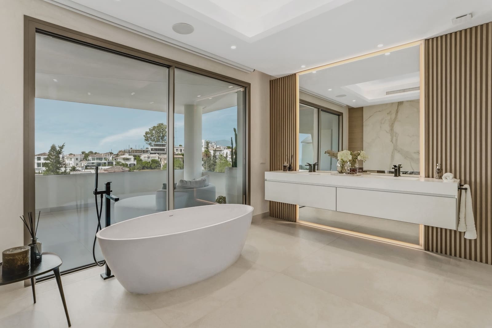 4 soveværelse Semi-Rækkehus til salg i Nueva Andalucia med swimmingpool garage - € 4.900.000 (Ref: 9415748)