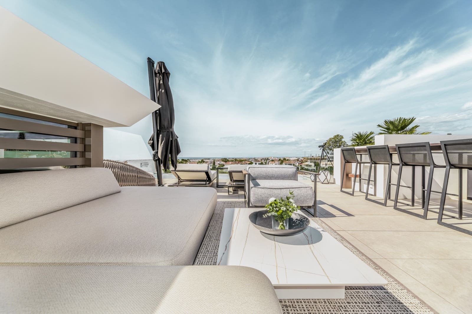 4 soveværelse Semi-Rækkehus til salg i Nueva Andalucia med swimmingpool garage - € 4.900.000 (Ref: 9415748)