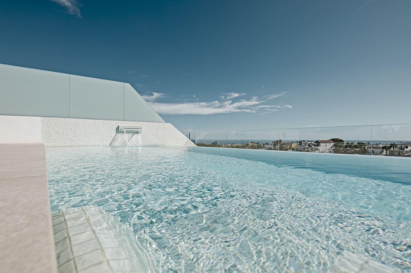 4 soveværelse Semi-Rækkehus til salg i Nueva Andalucia med swimmingpool garage - € 4.900.000 (Ref: 9415748)