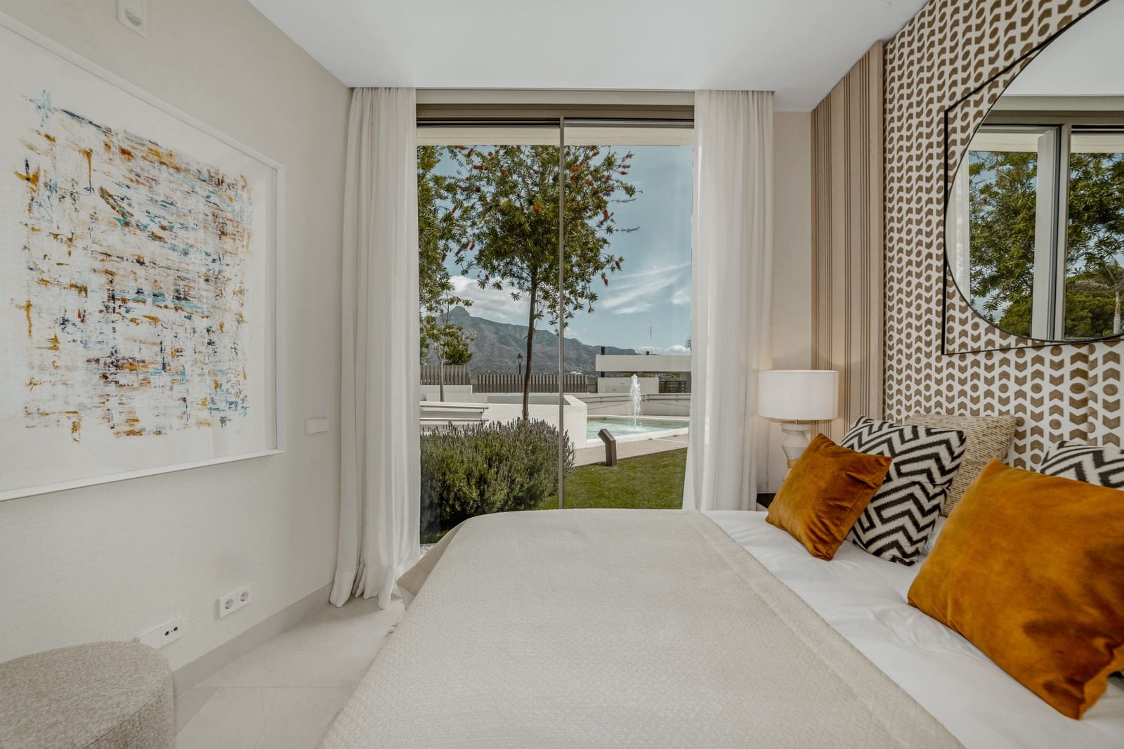 4 soveværelse Semi-Rækkehus til salg i Nueva Andalucia med swimmingpool garage - € 4.900.000 (Ref: 9415748)