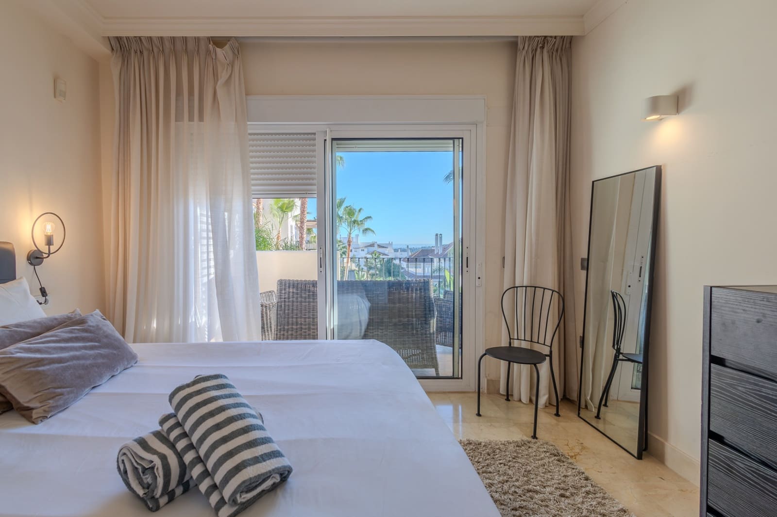 2 bedroom Apartment for sale in Marbella with pool garage - € 560,000 (Ref: 9415749)