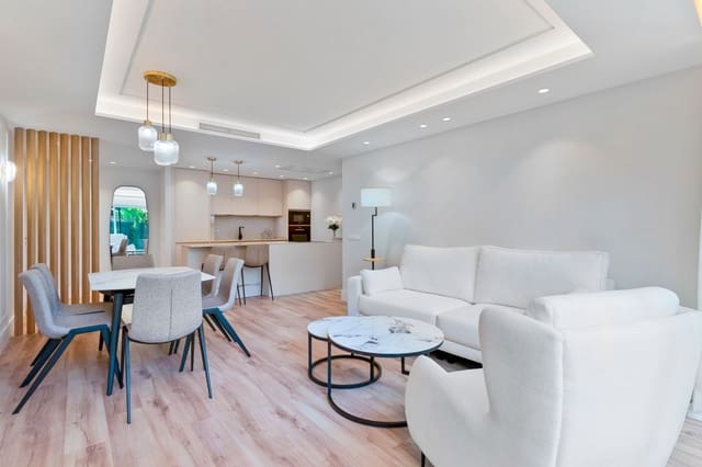 2 soveværelse Lejlighed til salg i San Pedro de Alcantara, Marbella med swimmingpool garage - € 795.000 (Ref: 9415750)