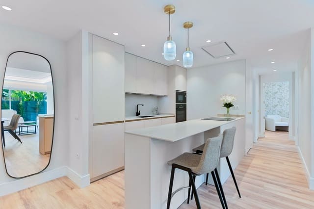 2 soveværelse Lejlighed til salg i San Pedro de Alcantara, Marbella med swimmingpool garage - € 795.000 (Ref: 9415750)