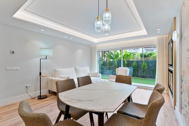 2 soveværelse Lejlighed til salg i San Pedro de Alcantara, Marbella med swimmingpool garage - € 795.000 (Ref: 9415750)