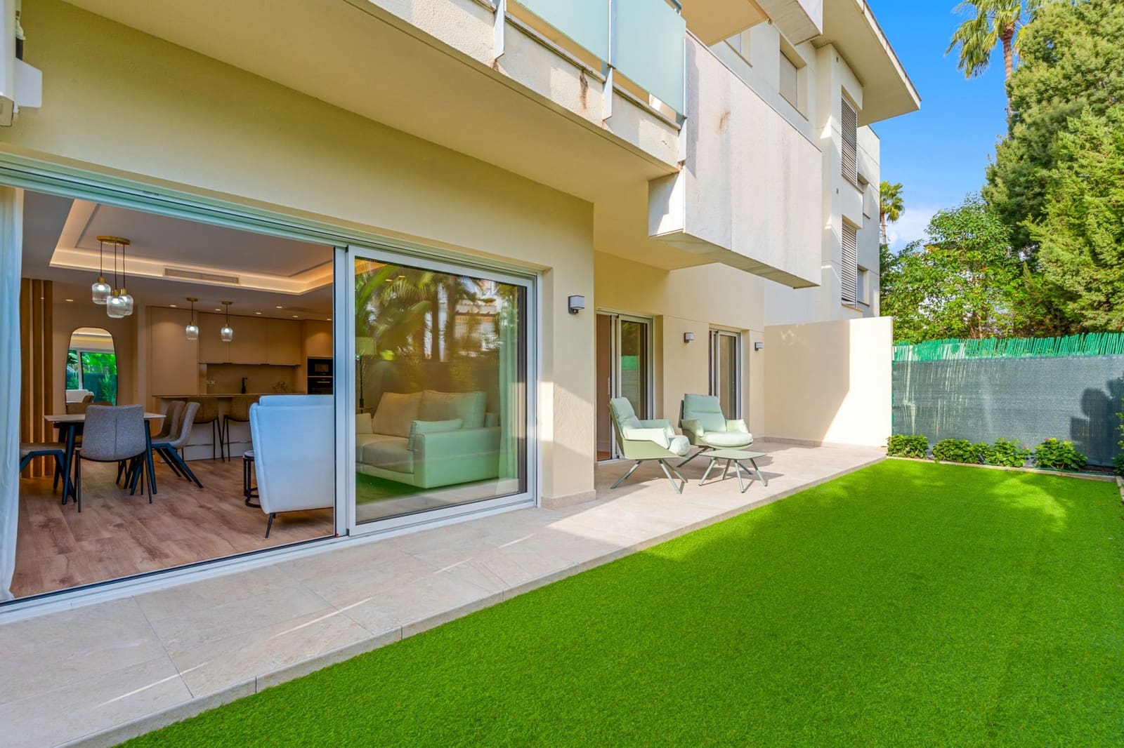 2 soveværelse Lejlighed til salg i San Pedro de Alcantara med swimmingpool garage - € 795.000 (Ref: 9415750)