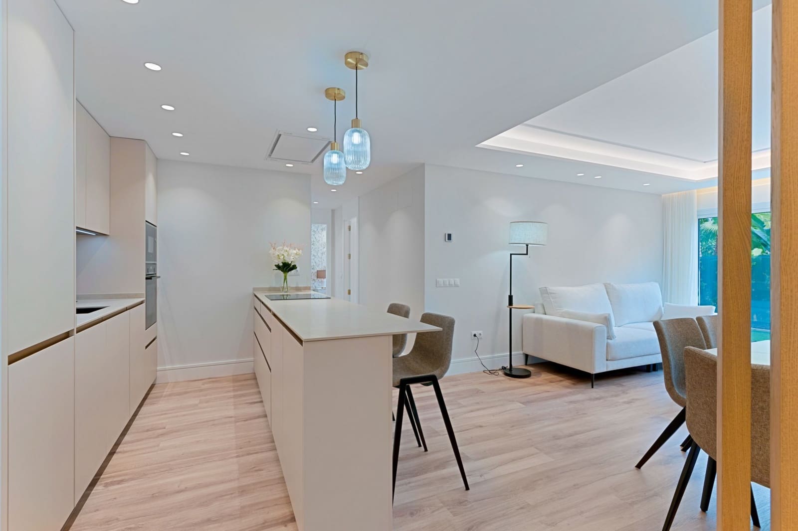 Apartamento de 2 habitaciones en San Pedro de Alcantara en venta con piscina garaje - 675.000 € (Ref: 9415750)