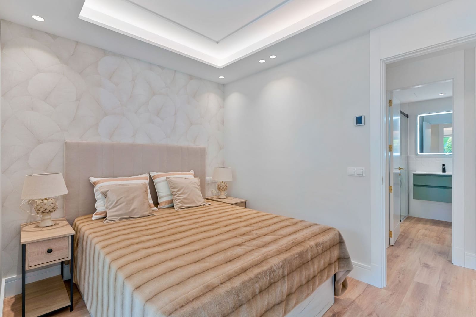 Apartamento de 2 habitaciones en San Pedro de Alcantara en venta con piscina garaje - 675.000 € (Ref: 9415750)