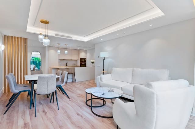 Apartamento de 2 habitaciones en San Pedro de Alcantara, Marbella en venta con piscina garaje - 675.000 € (Ref: 9415750)