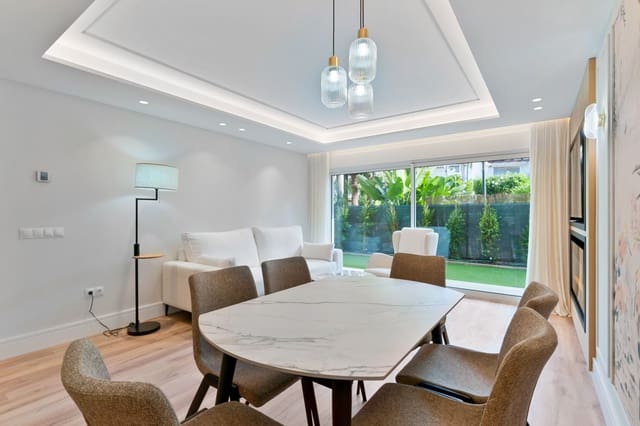 Apartamento de 2 habitaciones en San Pedro de Alcantara, Marbella en venta con piscina garaje - 675.000 € (Ref: 9415750)