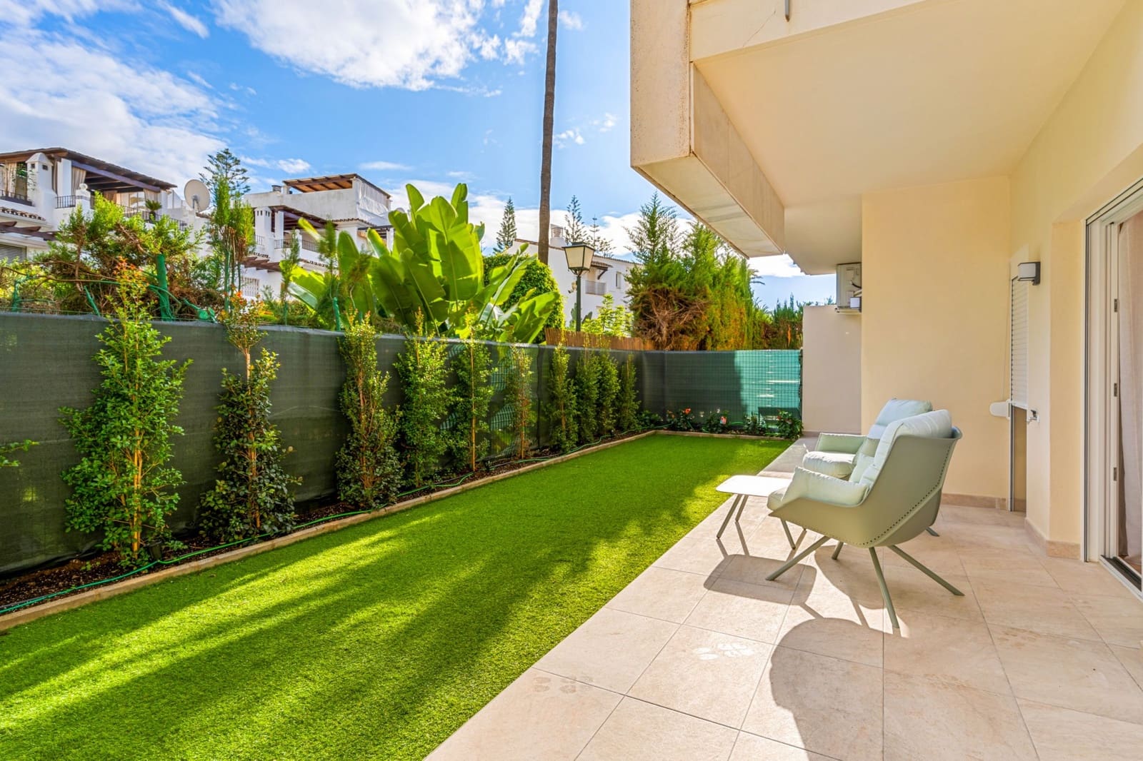 Apartamento de 2 habitaciones en San Pedro de Alcantara en venta con piscina garaje - 675.000 € (Ref: 9415750)
