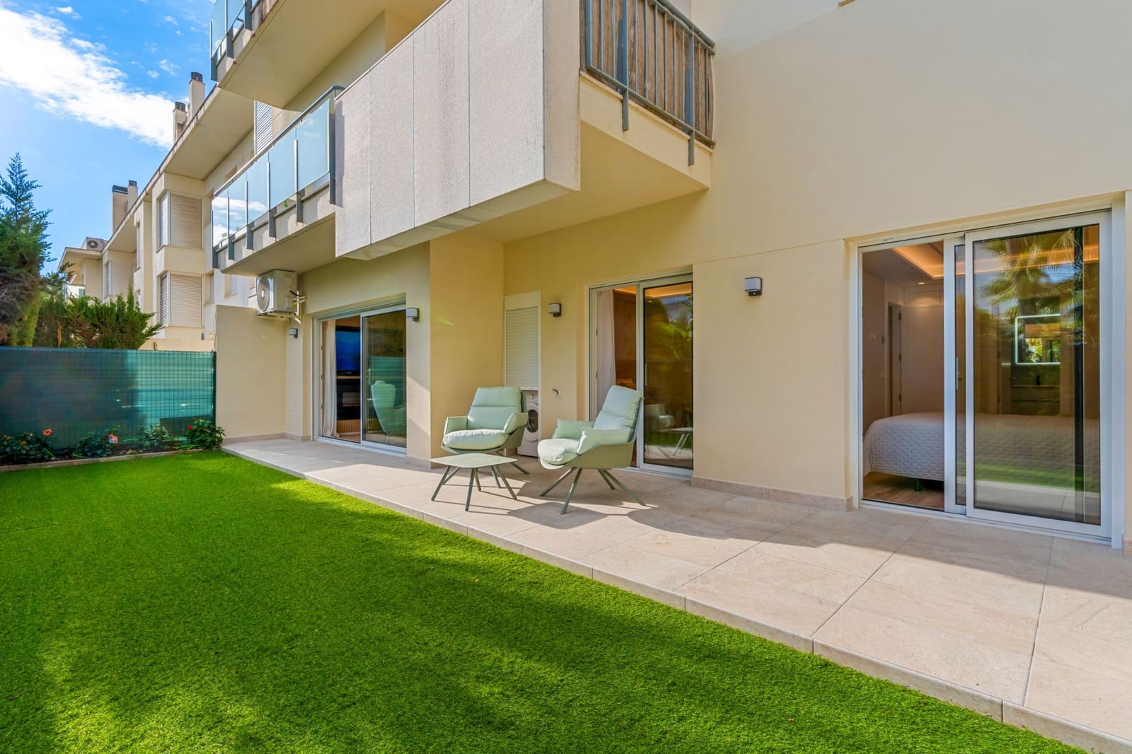 Apartamento de 2 habitaciones en San Pedro de Alcantara en venta con piscina garaje - 675.000 € (Ref: 9415750)
