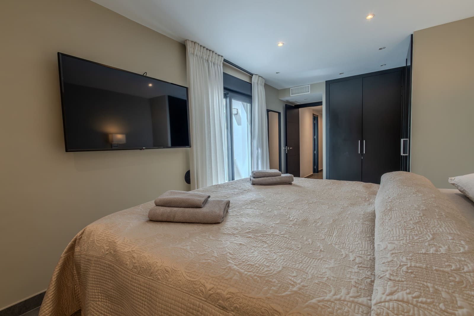 4 bedroom Townhouse for sale in Nueva Andalucia with pool garage - € 1,395,000 (Ref: 9415751)