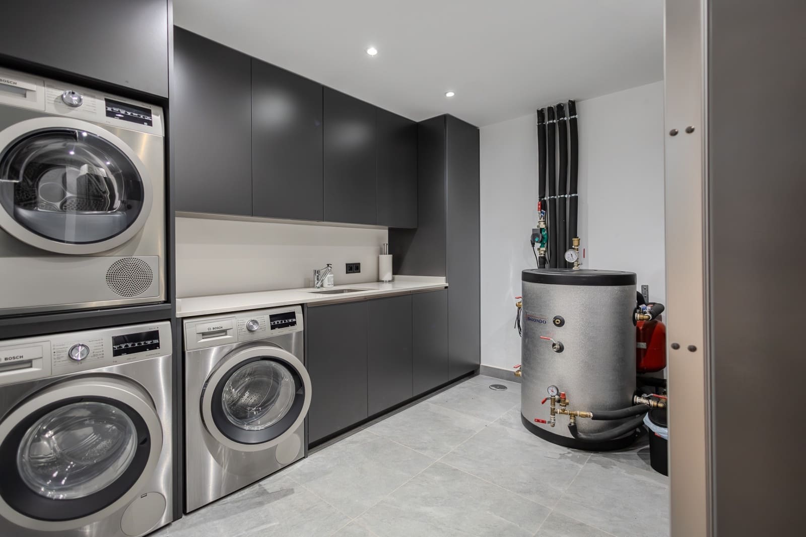 4 bedroom Townhouse for sale in Nueva Andalucia with pool garage - € 1,395,000 (Ref: 9415751)