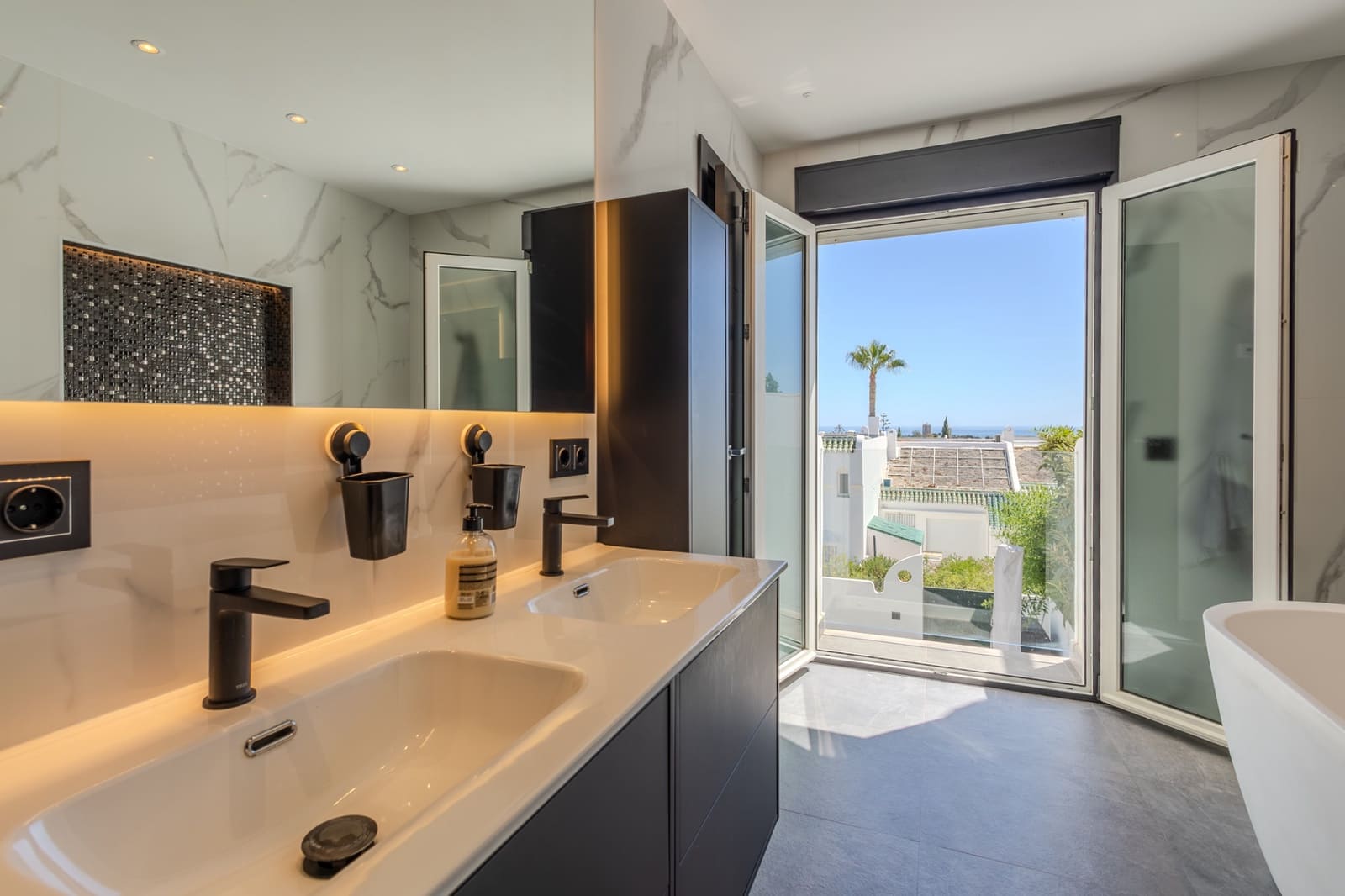 4 bedroom Townhouse for sale in Nueva Andalucia with pool garage - € 1,395,000 (Ref: 9415751)