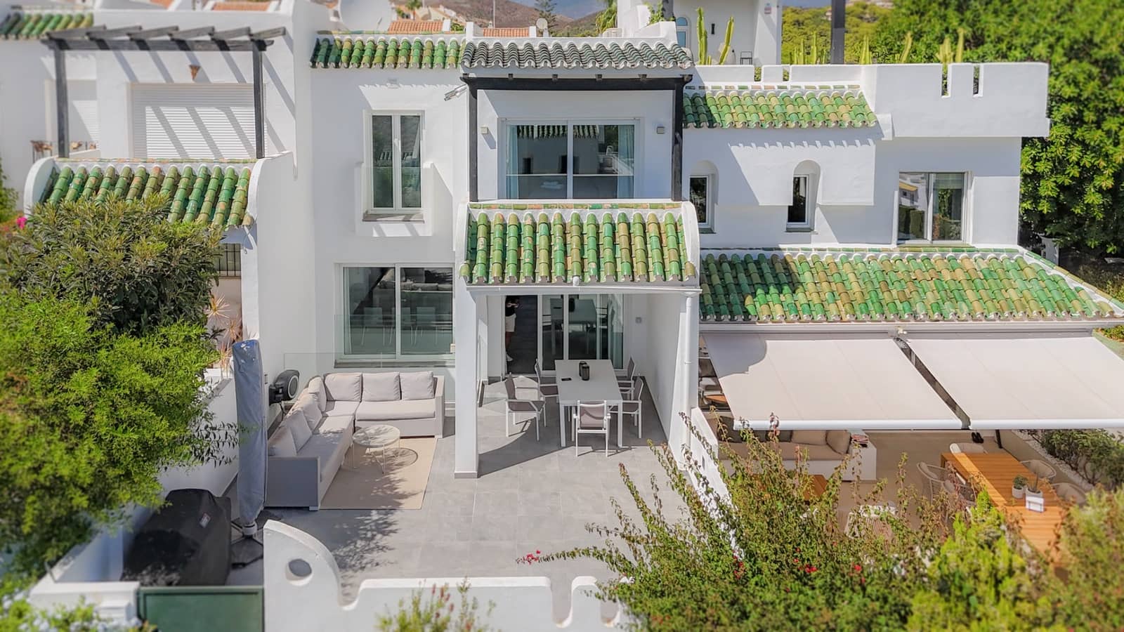 4 bedroom Townhouse for sale in Nueva Andalucia with pool garage - € 1,395,000 (Ref: 9415751)