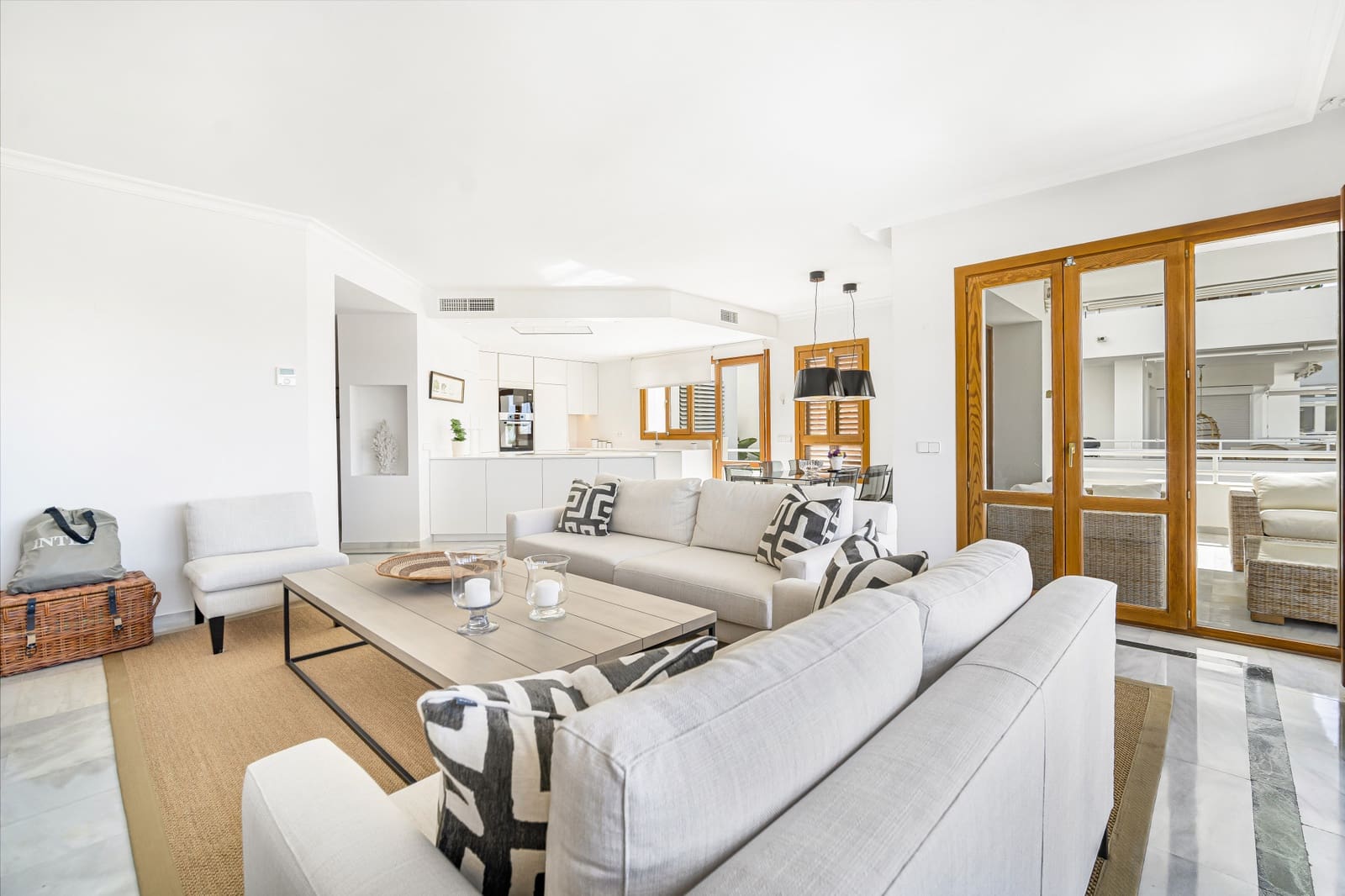 2 sovrum Lägenhet till salu i Marbella med pool garage - 890 000 € (Ref: 9415752)