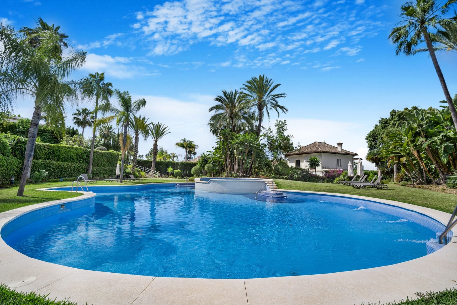 2 sovrum Lägenhet till salu i Marbella med pool garage - 890 000 € (Ref: 9415752)