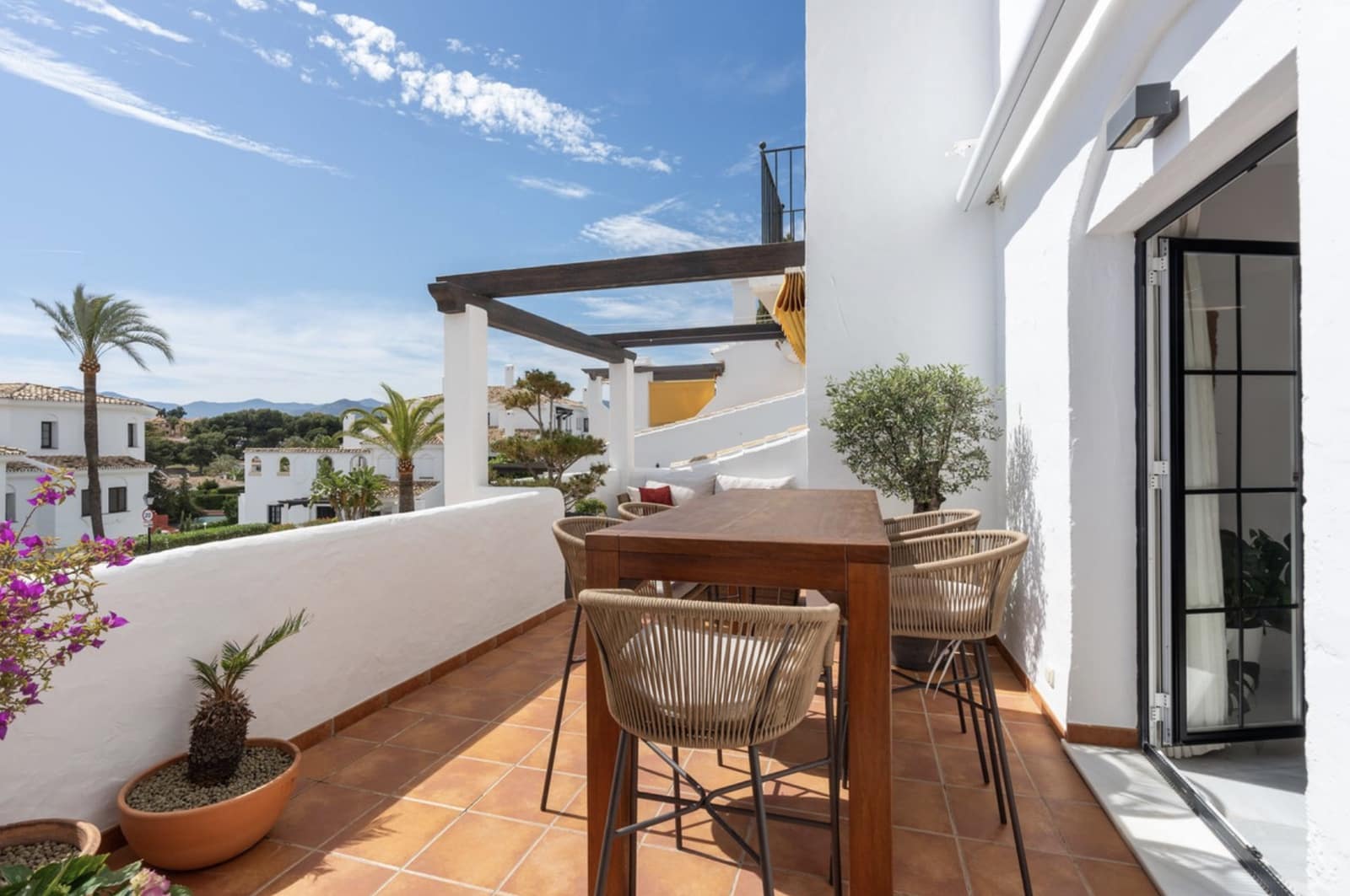 3 sovrum Lägenhet till salu i Nueva Andalucia med pool garage - 1 150 000 € (Ref: 9415754)