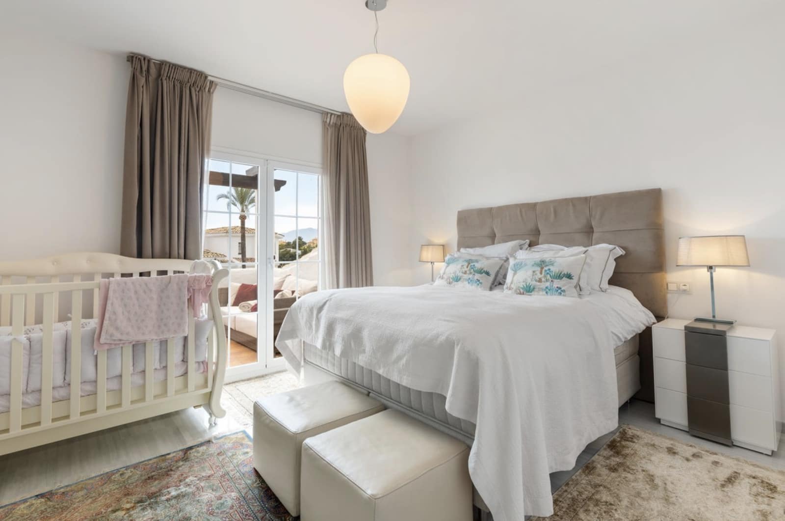 3 sovrum Lägenhet till salu i Nueva Andalucia med pool garage - 1 150 000 € (Ref: 9415754)