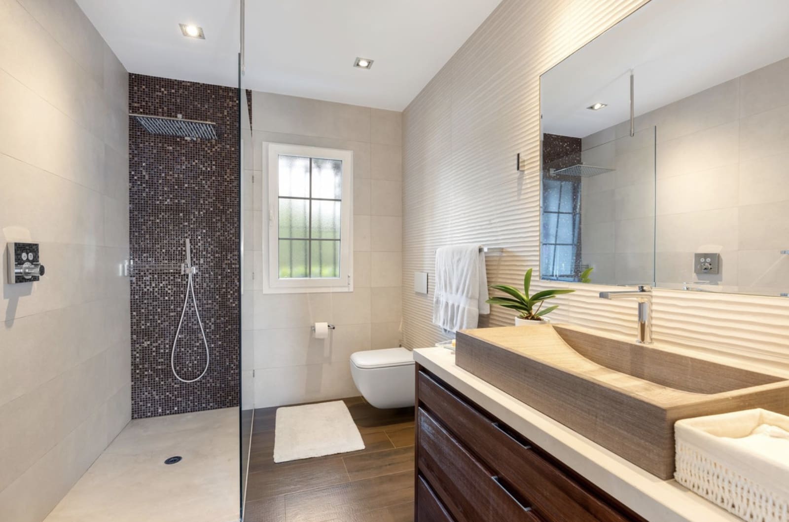 3 sovrum Lägenhet till salu i Nueva Andalucia med pool garage - 1 150 000 € (Ref: 9415754)