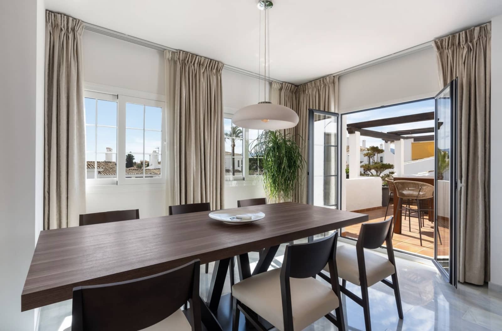 3 sovrum Lägenhet till salu i Nueva Andalucia med pool garage - 1 150 000 € (Ref: 9415754)