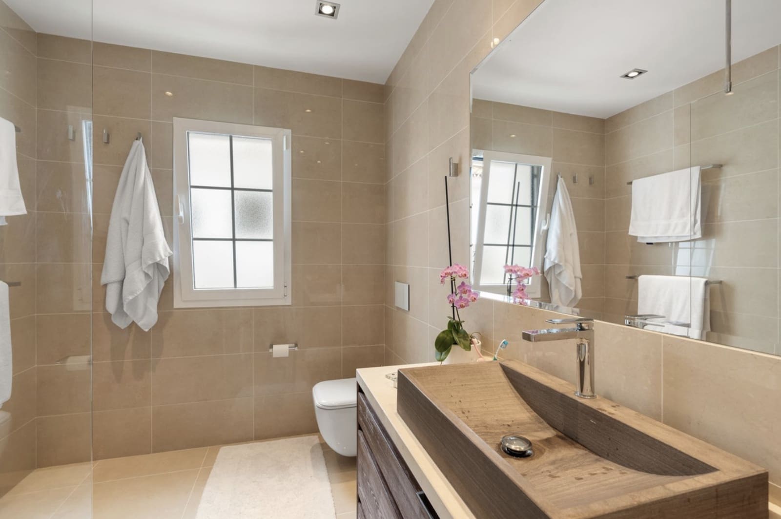 3 sovrum Lägenhet till salu i Nueva Andalucia med pool garage - 1 150 000 € (Ref: 9415754)