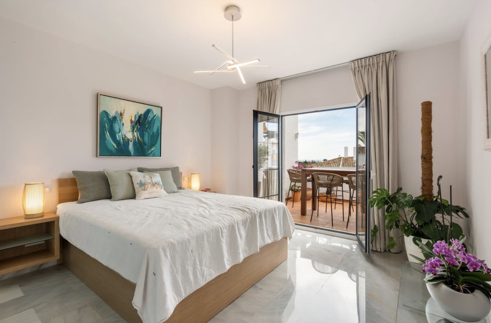 3 bedroom Apartment for sale in Nueva Andalucia with pool garage - € 1,150,000 (Ref: 9415754)