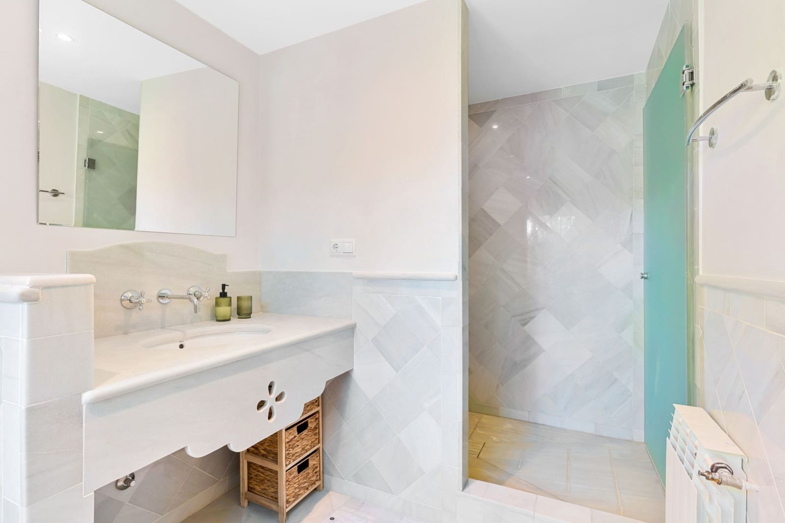 6 soverom Villa til salgs i Nueva Andalucia med svømmebasseng garasje - € 3 070 000 (Ref: 9419507)