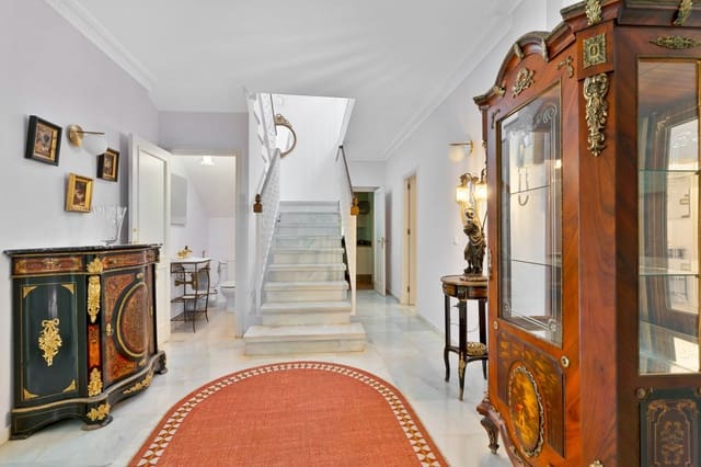 6 soverom Villa til salgs i Aloha Golf, Marbella med svømmebasseng garasje - € 3 070 000 (Ref: 9419507)