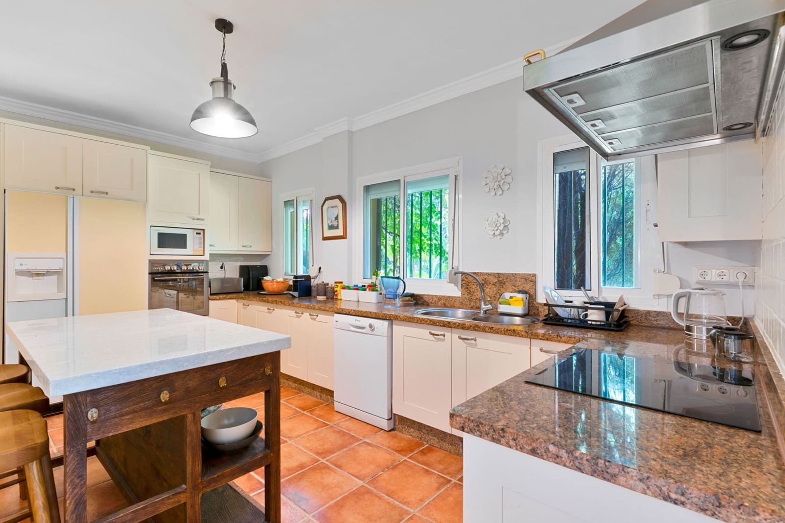 6 soverom Villa til salgs i Nueva Andalucia med svømmebasseng garasje - € 3 070 000 (Ref: 9419507)