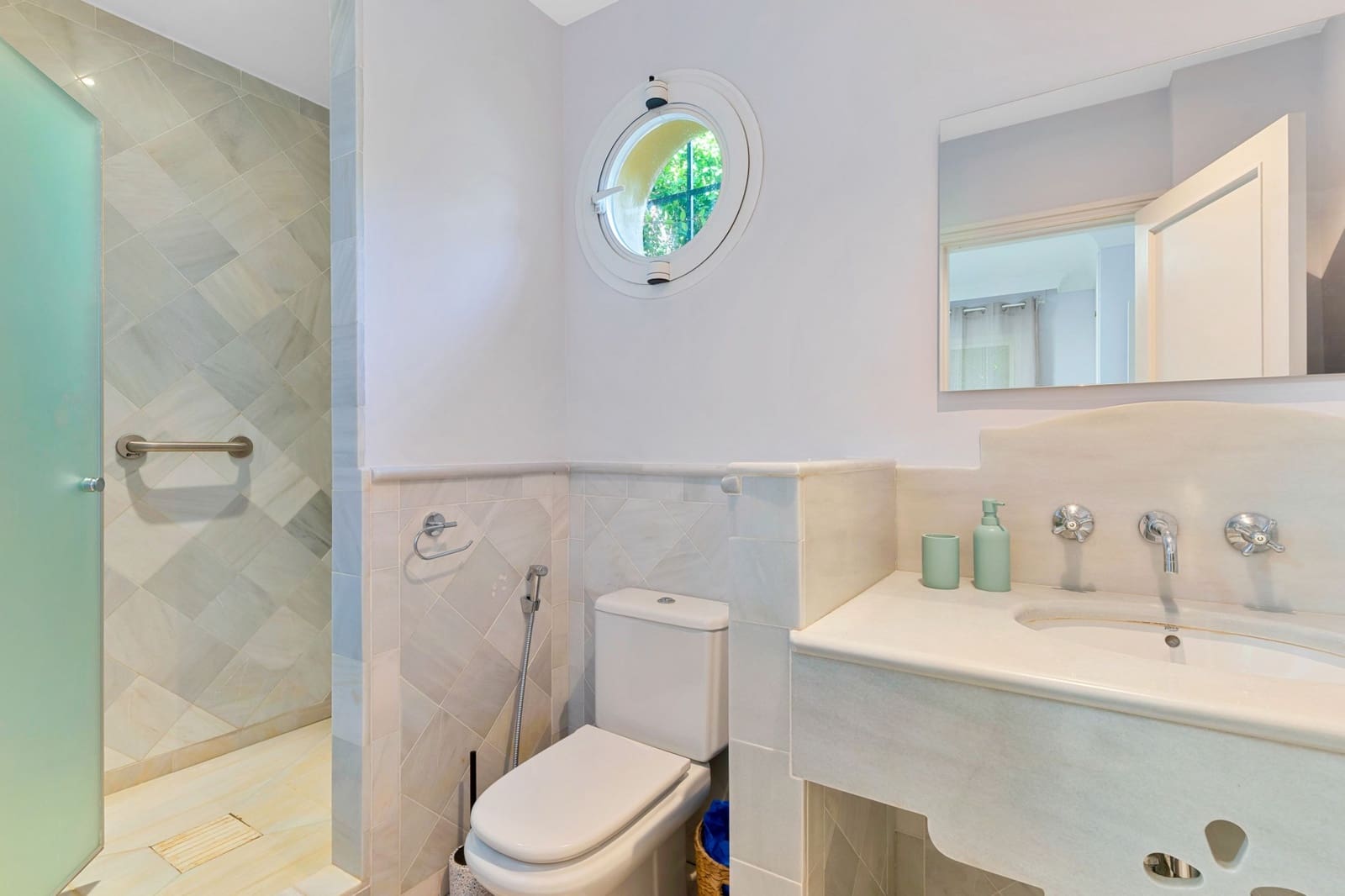 6 soverom Villa til salgs i Nueva Andalucia med svømmebasseng garasje - € 3 070 000 (Ref: 9419507)