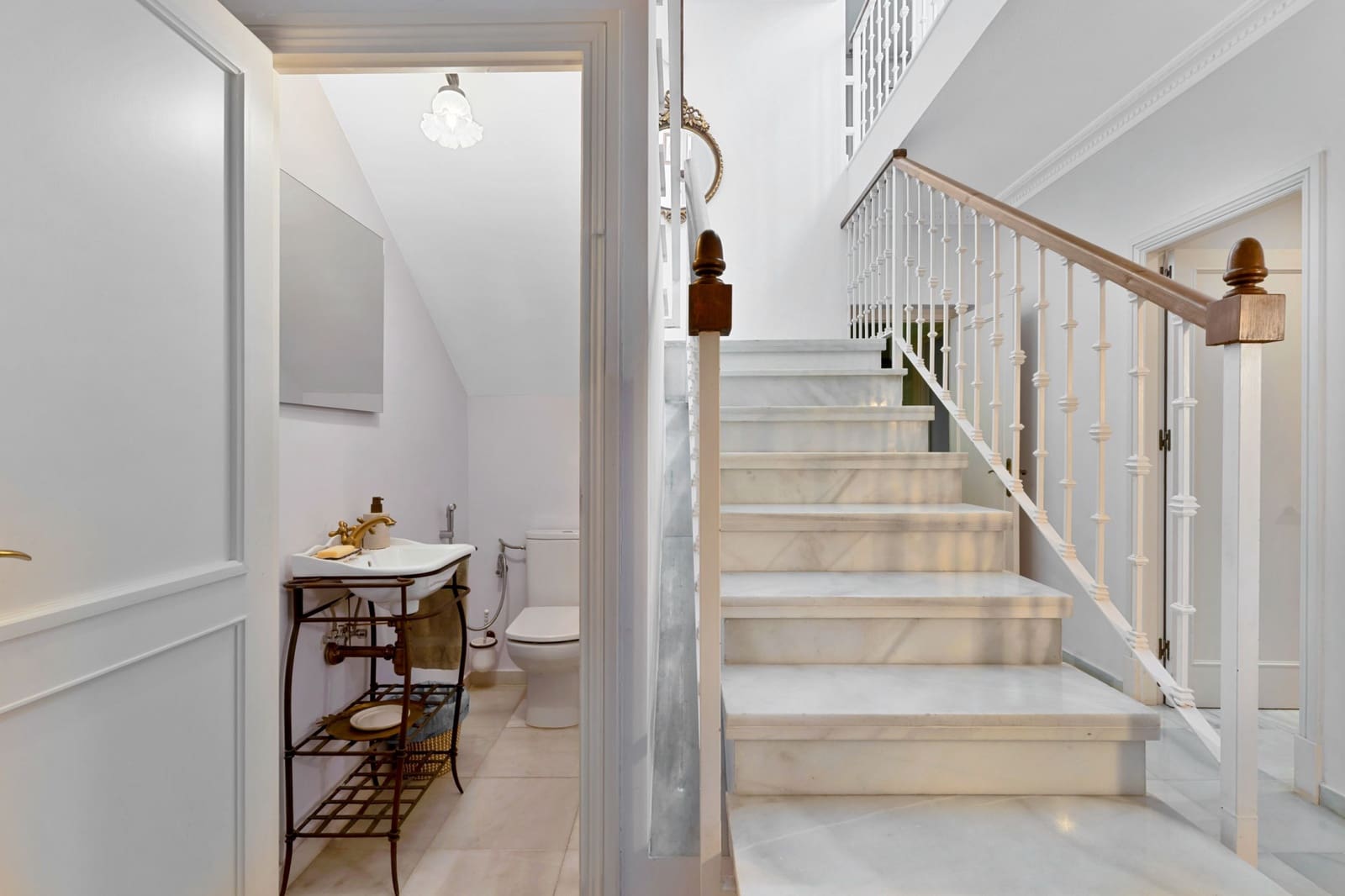 6 soverom Villa til salgs i Nueva Andalucia med svømmebasseng garasje - € 3 070 000 (Ref: 9419507)