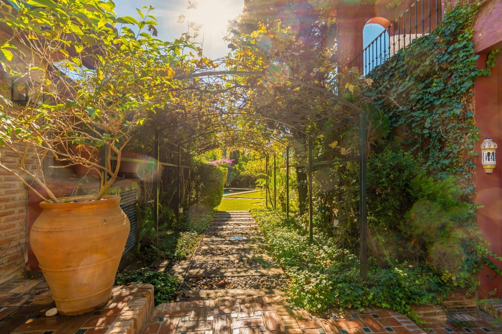 6 soverom Villa til salgs i Nueva Andalucia med svømmebasseng garasje - € 3 070 000 (Ref: 9419507)