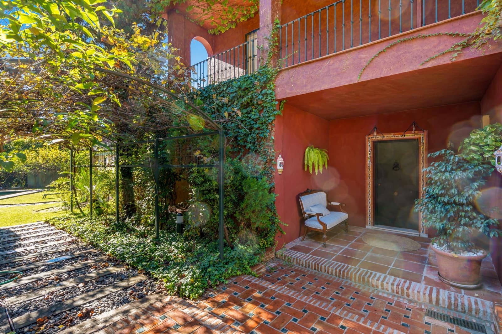 6 soverom Villa til salgs i Nueva Andalucia med svømmebasseng garasje - € 3 070 000 (Ref: 9419507)