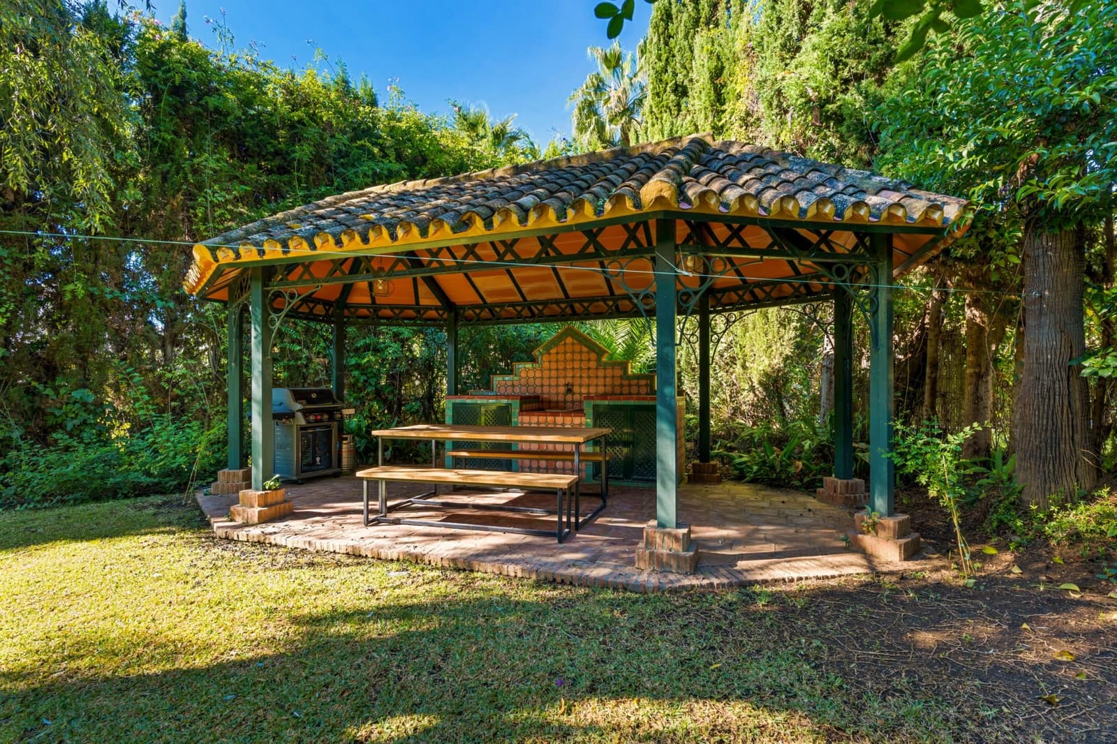 6 soverom Villa til salgs i Nueva Andalucia med svømmebasseng garasje - € 3 070 000 (Ref: 9419507)