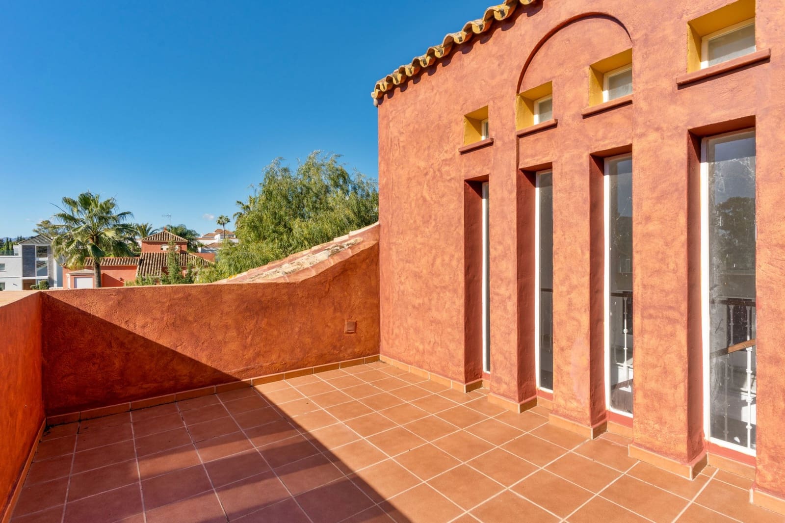 6 soverom Villa til salgs i Nueva Andalucia med svømmebasseng garasje - € 3 070 000 (Ref: 9419507)