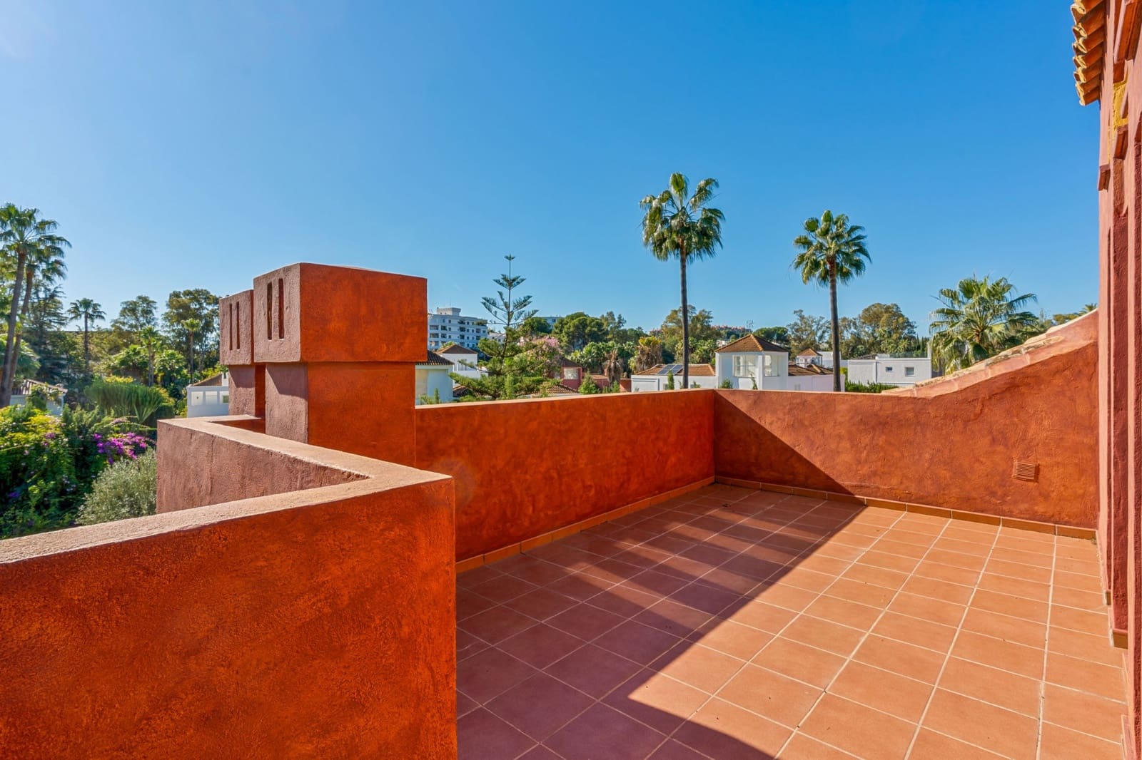 6 soverom Villa til salgs i Nueva Andalucia med svømmebasseng garasje - € 3 070 000 (Ref: 9419507)