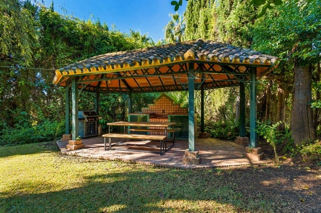 6 soverom Villa til salgs i Aloha Golf, Marbella med svømmebasseng garasje - € 3 070 000 (Ref: 9419507)