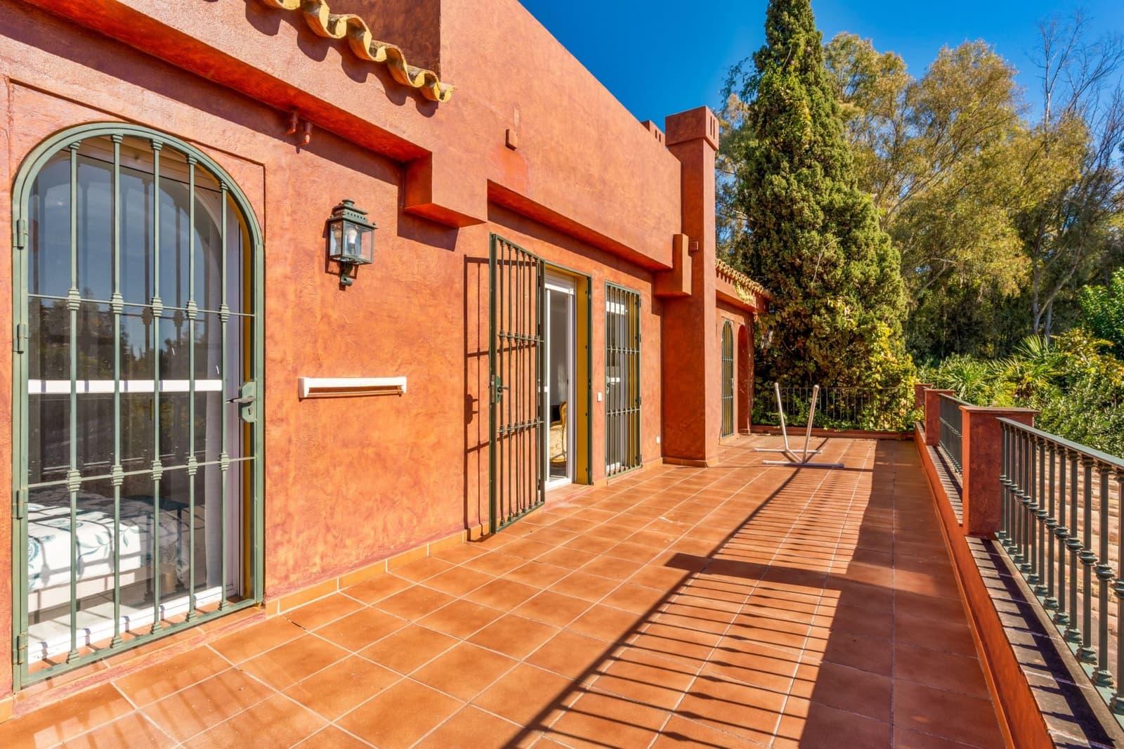 6 soverom Villa til salgs i Nueva Andalucia med svømmebasseng garasje - € 3 070 000 (Ref: 9419507)