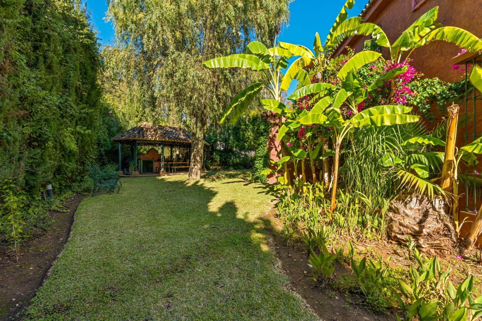 6 soverom Villa til salgs i Nueva Andalucia med svømmebasseng garasje - € 3 070 000 (Ref: 9419507)